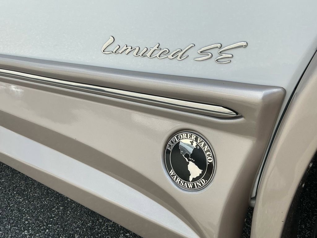 Used 2022 Chevrolet Express 2500 w/ Enhanced Convenience Package image 14