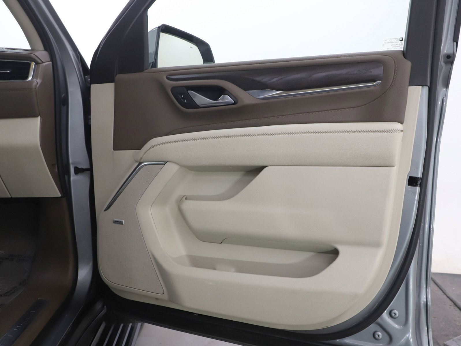 Used 2023 GMC Yukon XL Denali w/ Denali Reserve Package image 9
