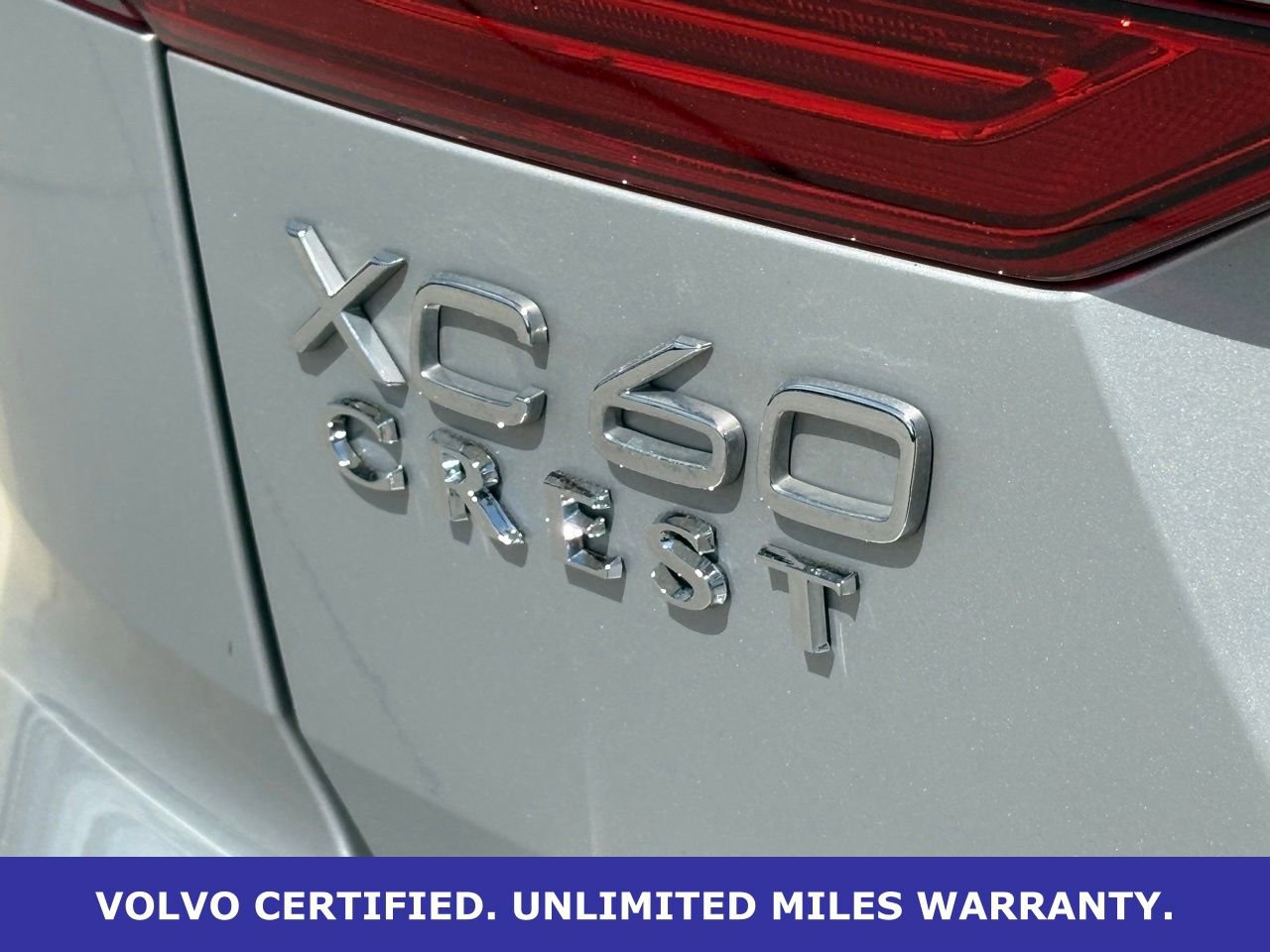 Certified 2023 Volvo XC60 B5 Ultimate w/ Climate Package image 9