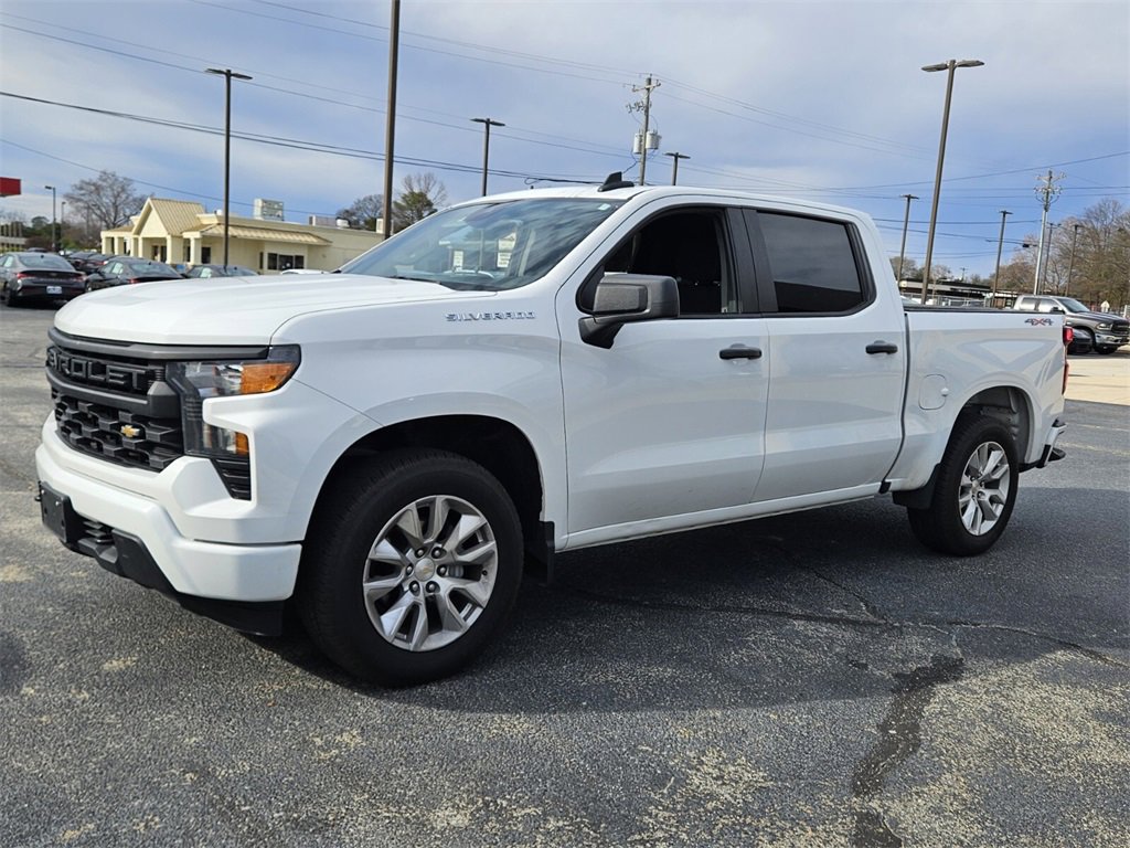 Used 2024 Chevrolet Silverado 1500 Custom image 3