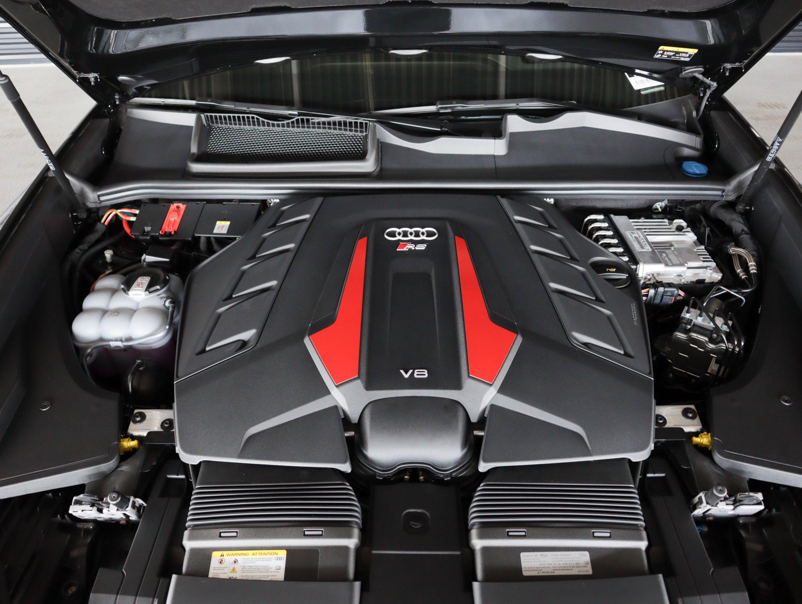 New 2025 Audi RS Q8 performance image 4