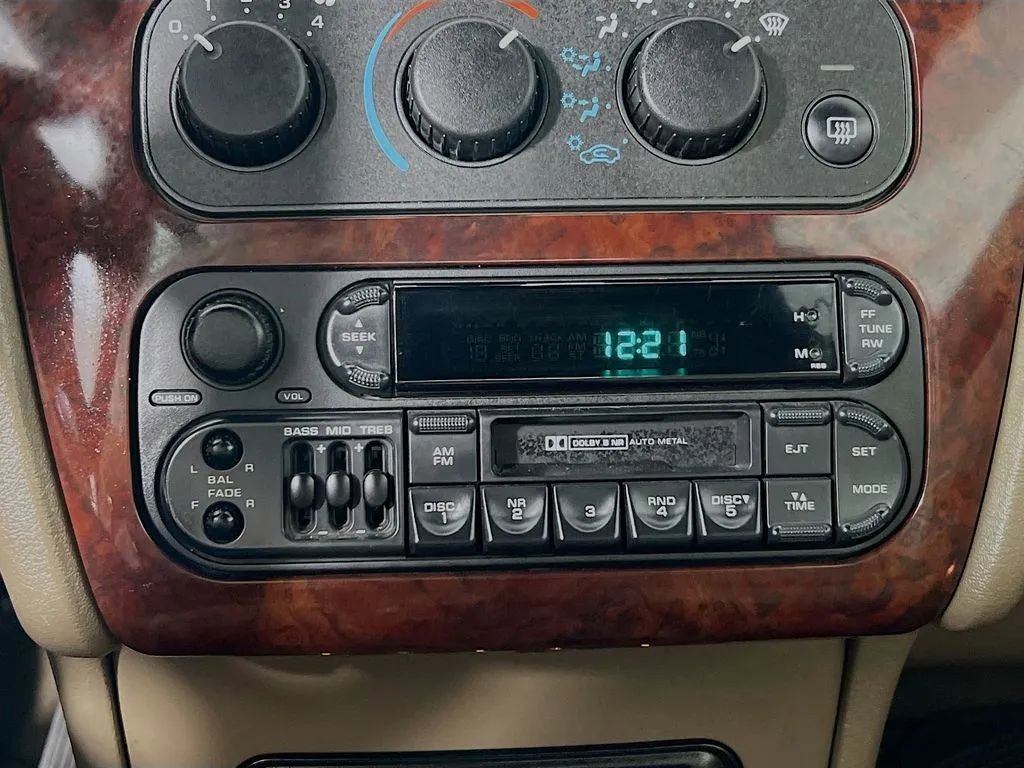 Used 2002 Chrysler Sebring LXi image 14