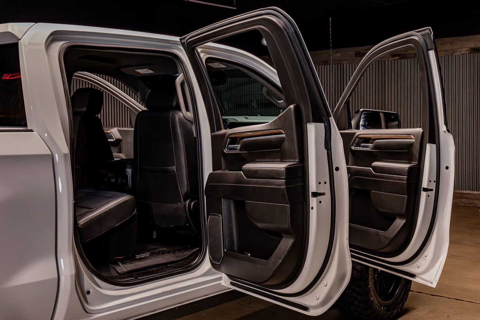 Used 2022 Chevrolet Silverado 1500 LT Trail Boss w/ LT Trail Boss Premium Package image 28