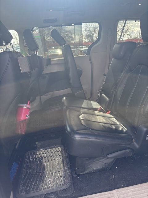 Used 2017 Chrysler Pacifica Touring-L image 11