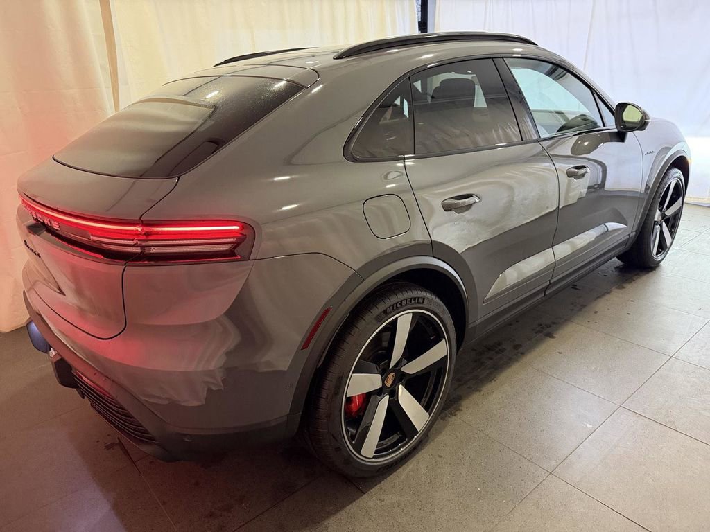 Used 2026 Porsche Macan 4S Electric AWD/4WD image 9