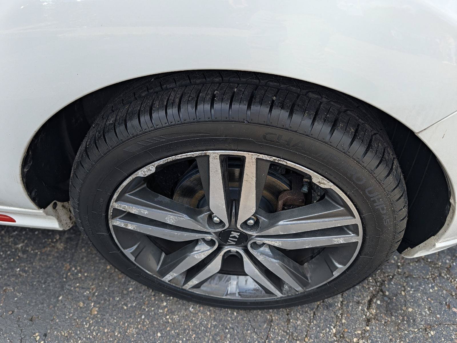 Used 2014 Kia Soul + FWD image 39