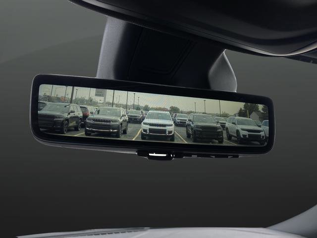 New 2025 Jeep Grand Cherokee Limited w/ Luxury Tech Group II image 30