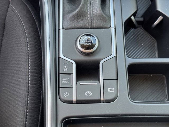 Used 2025 Kia Sorento LX image 27