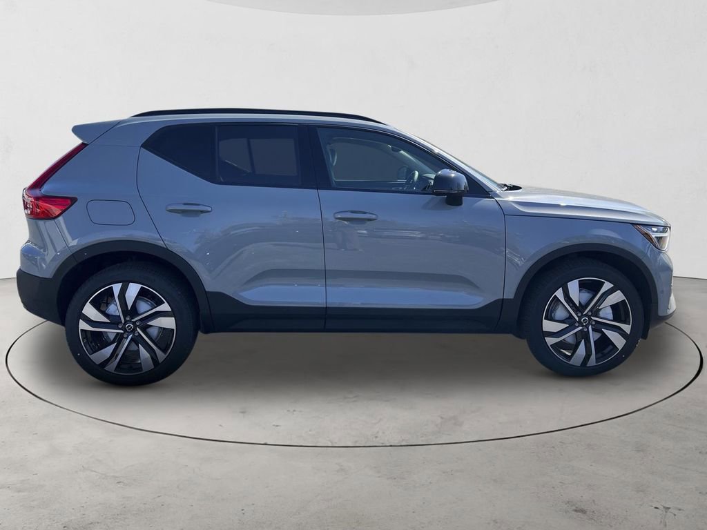 New 2026 Volvo XC40 B5 Plus w/ Climate Package AWD/4WD image 6