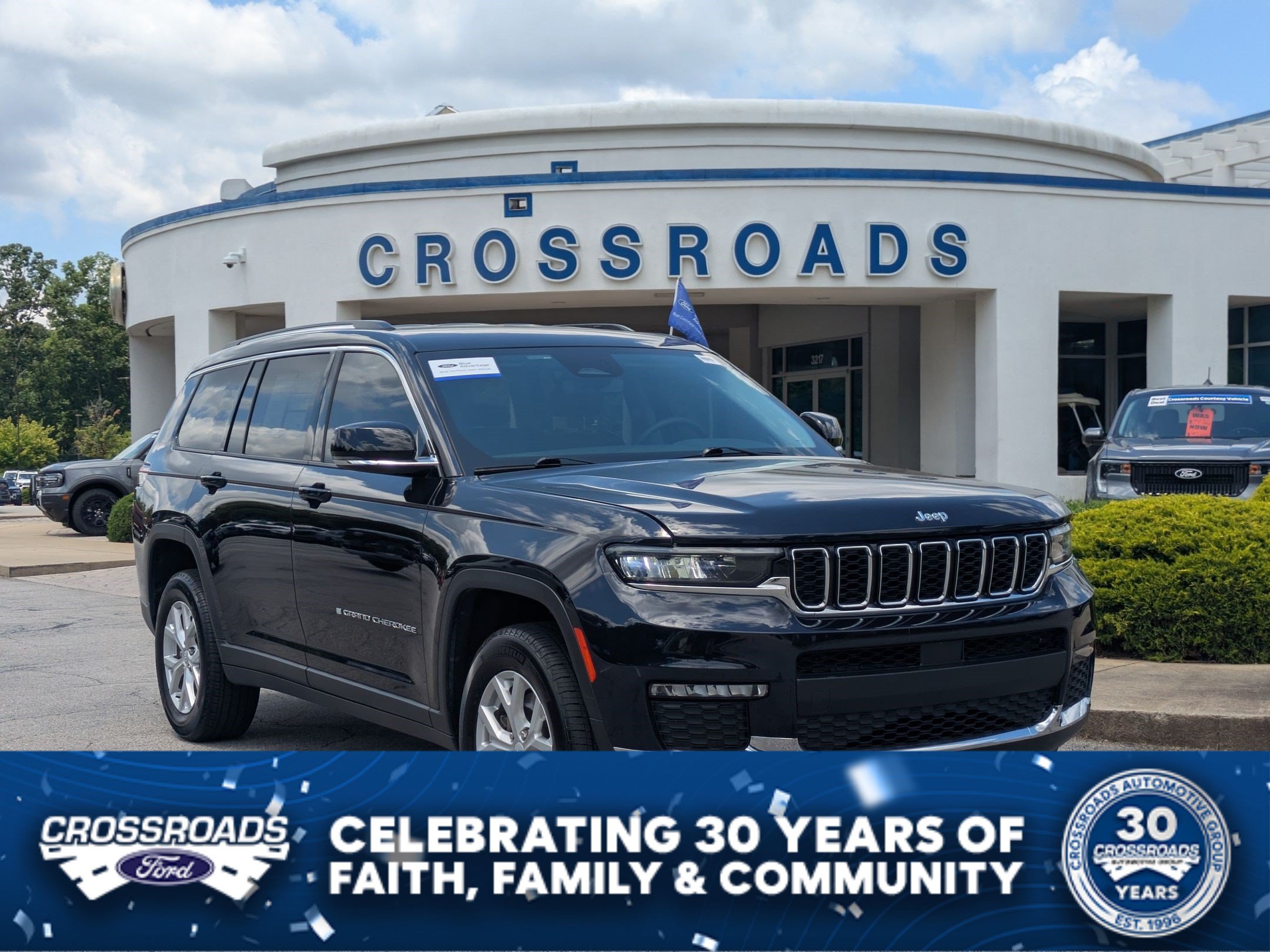 Used 2023 Jeep Grand Cherokee L Limited AWD/4WD image 1