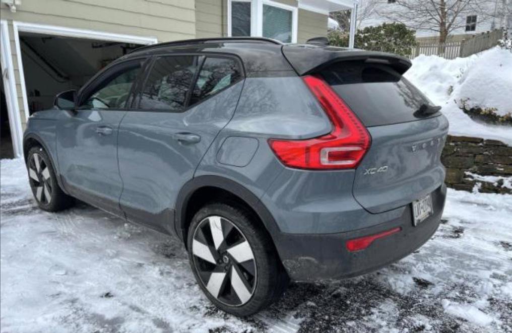 Used 2023 Volvo XC40 Recharge Ultimate image 11
