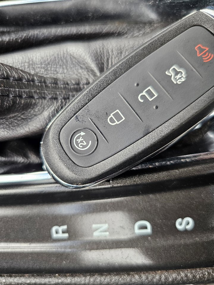 Used 2014 Lincoln MKS image 20