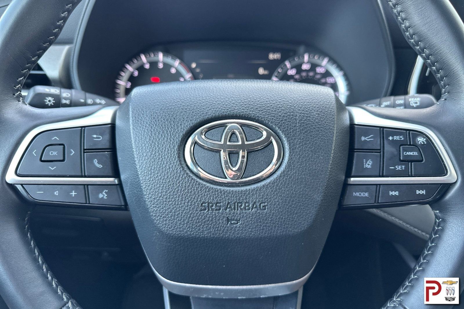 Used 2024 Toyota Highlander LE AWD/4WD image 30