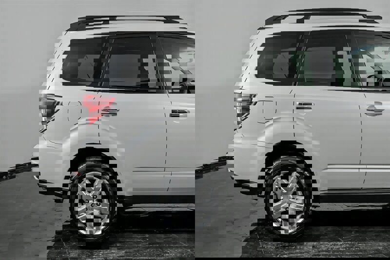 Used 2010 Subaru Forester 2.5X Limited image 11