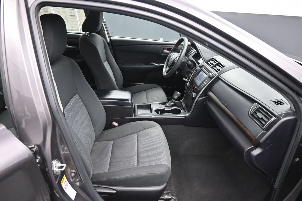 Used 2016 Toyota Camry LE FWD image 24
