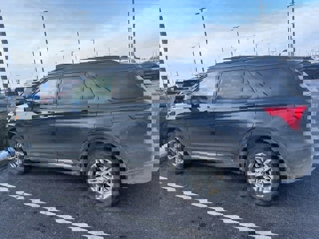 Used 2023 Ford Explorer XLT w/ Equipment Group 202A image 2