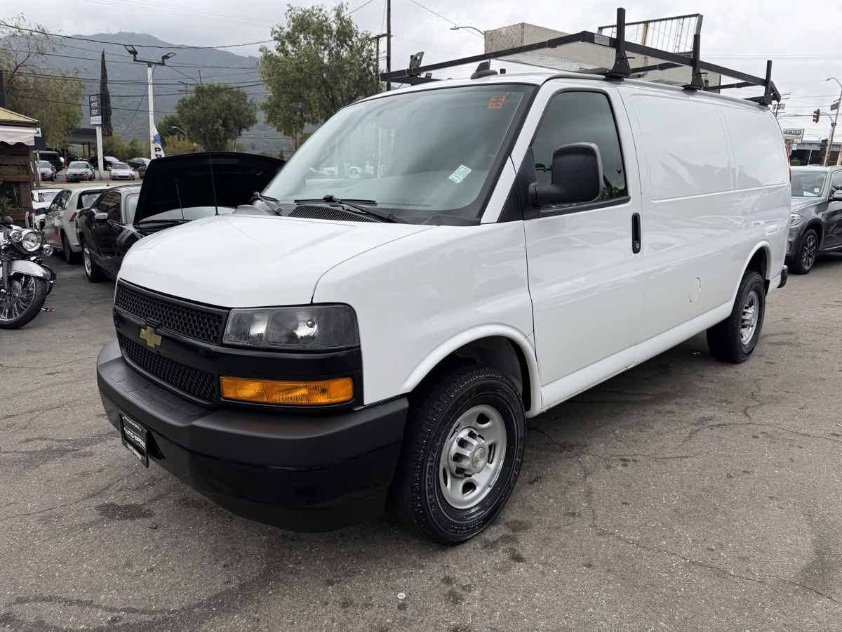 Used 2020 Chevrolet Express 2500 w/ Driver Convenience Package RWD image 3