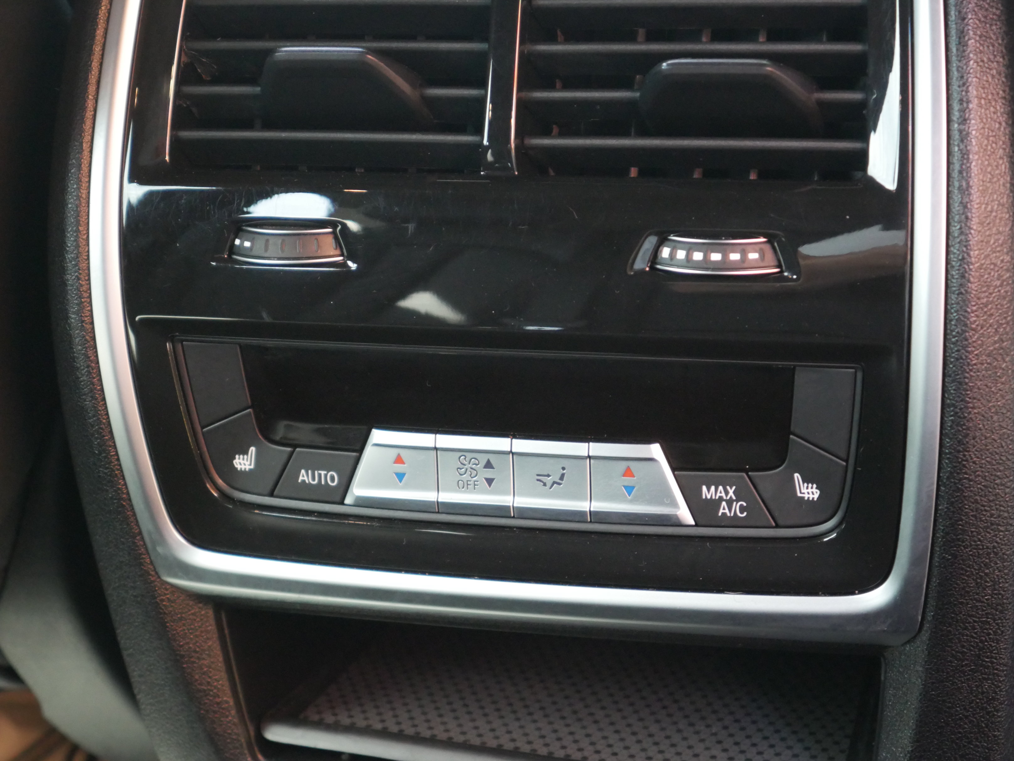 Used 2022 BMW X5 xDrive40i w/ M Sport Package AWD/4WD image 31