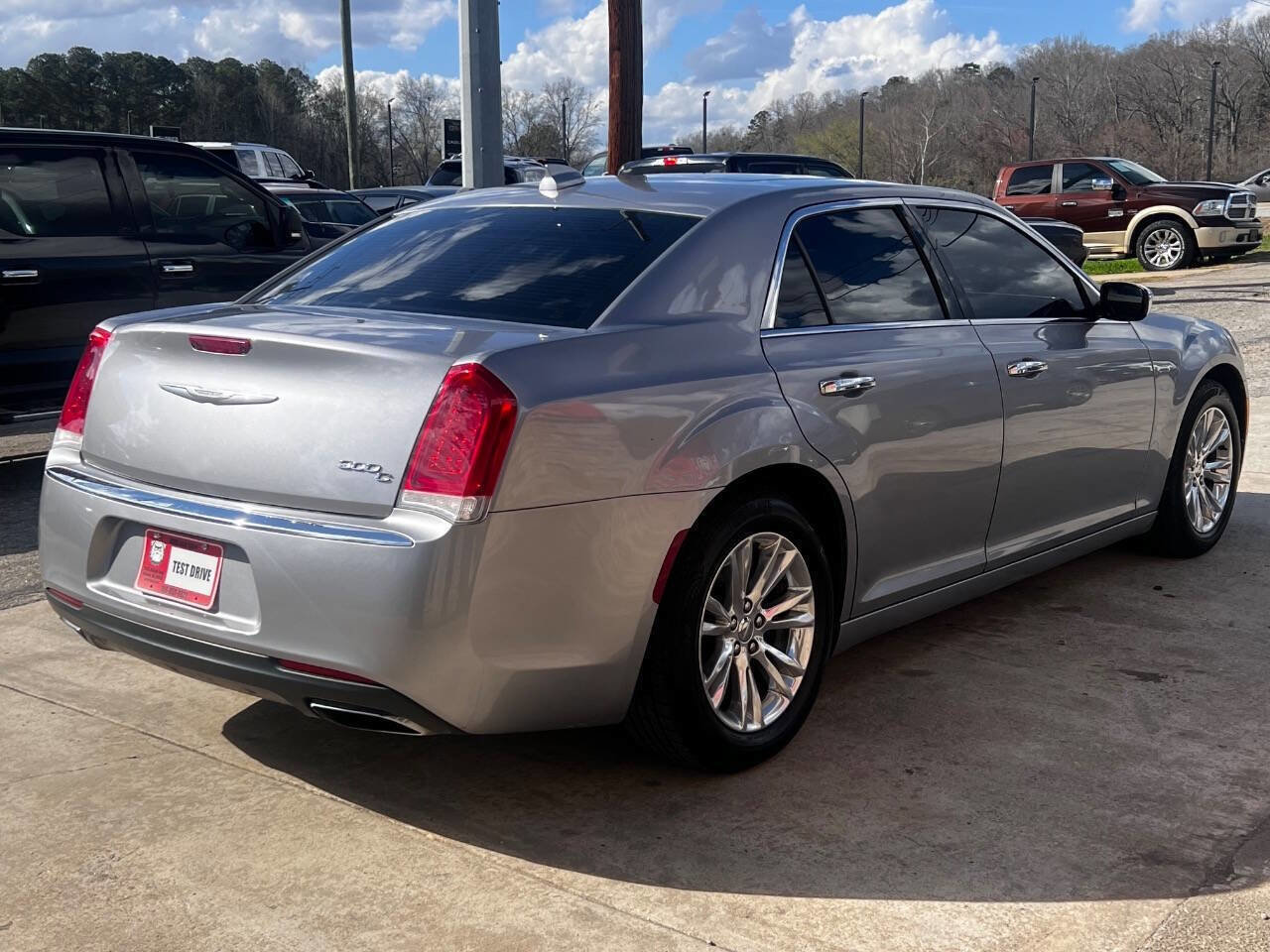 Used 2016 Chrysler 300 C image 6