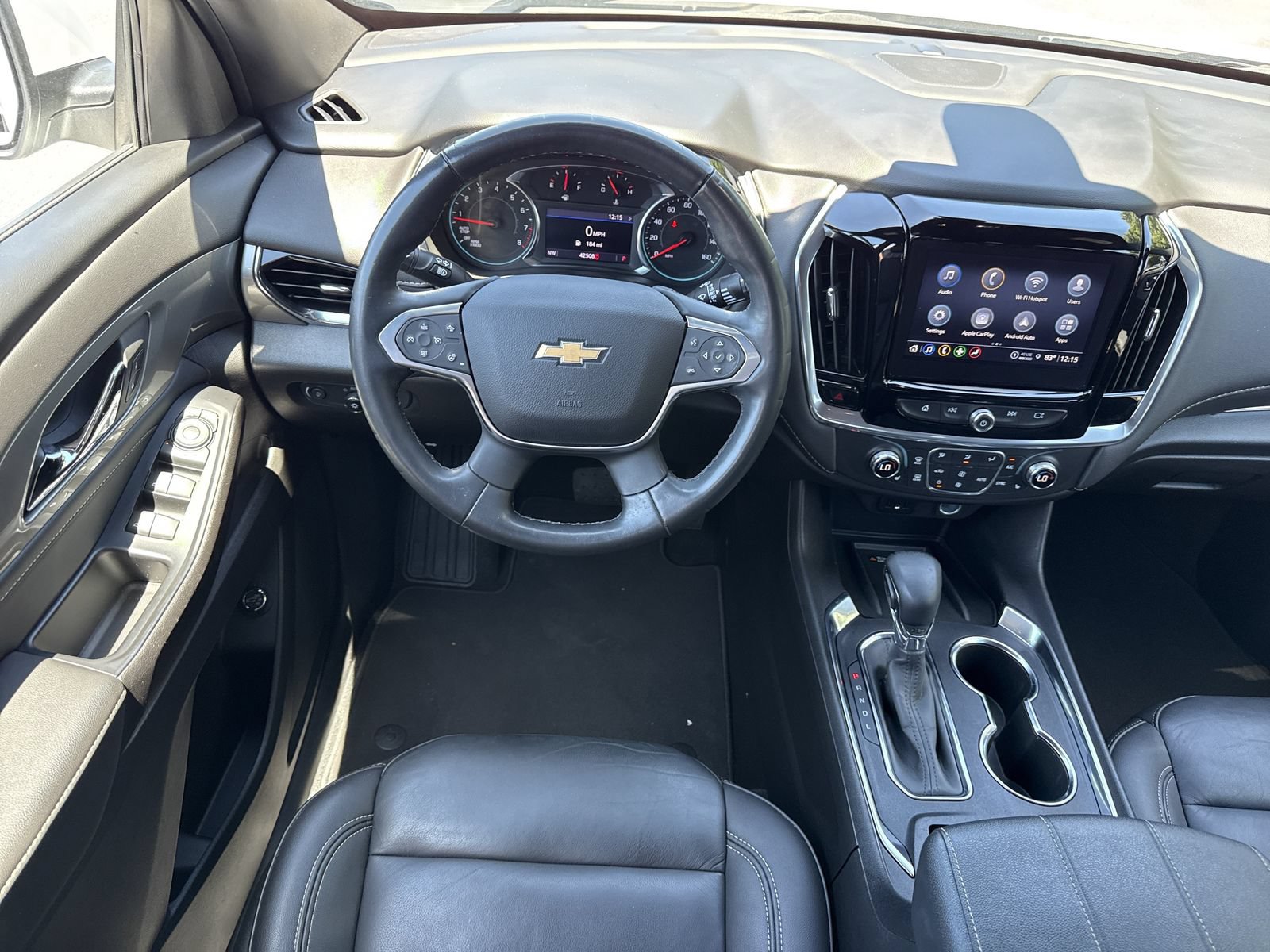 Used 2023 Chevrolet Traverse LT w/ Rear Camera Mirror Package FWD image 13