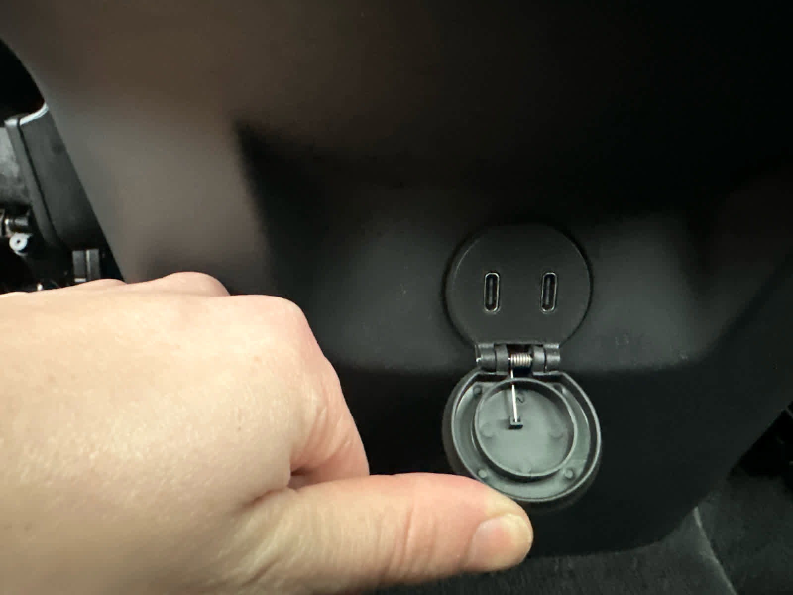 Certified 2025 Volvo XC90 B6 Plus image 27