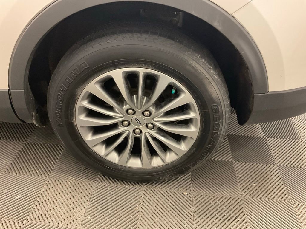 Used 2017 Lincoln MKX Select w/ Select Plus Package AWD/4WD image 12