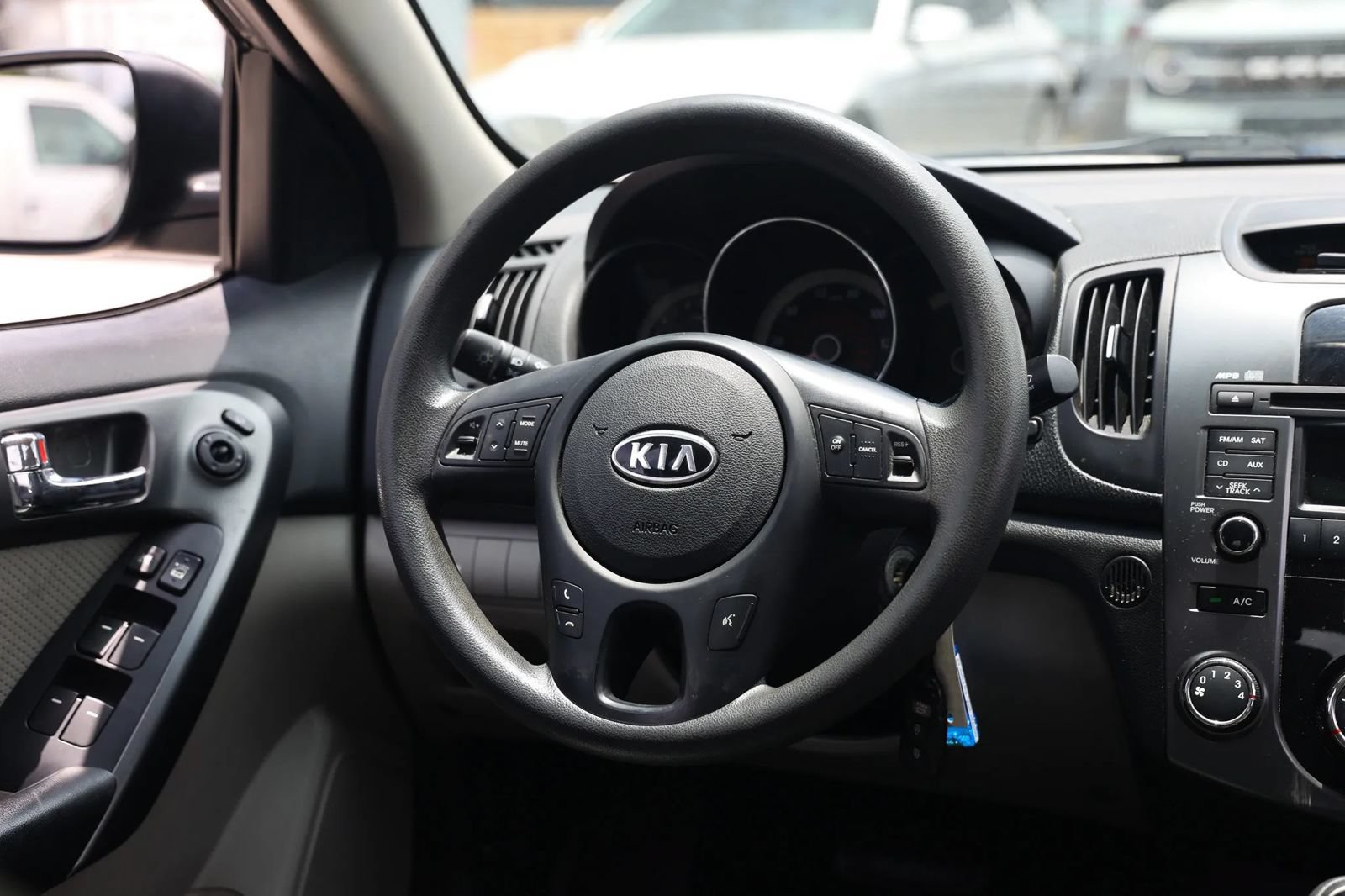 Used 2013 Kia Forte EX FWD image 28