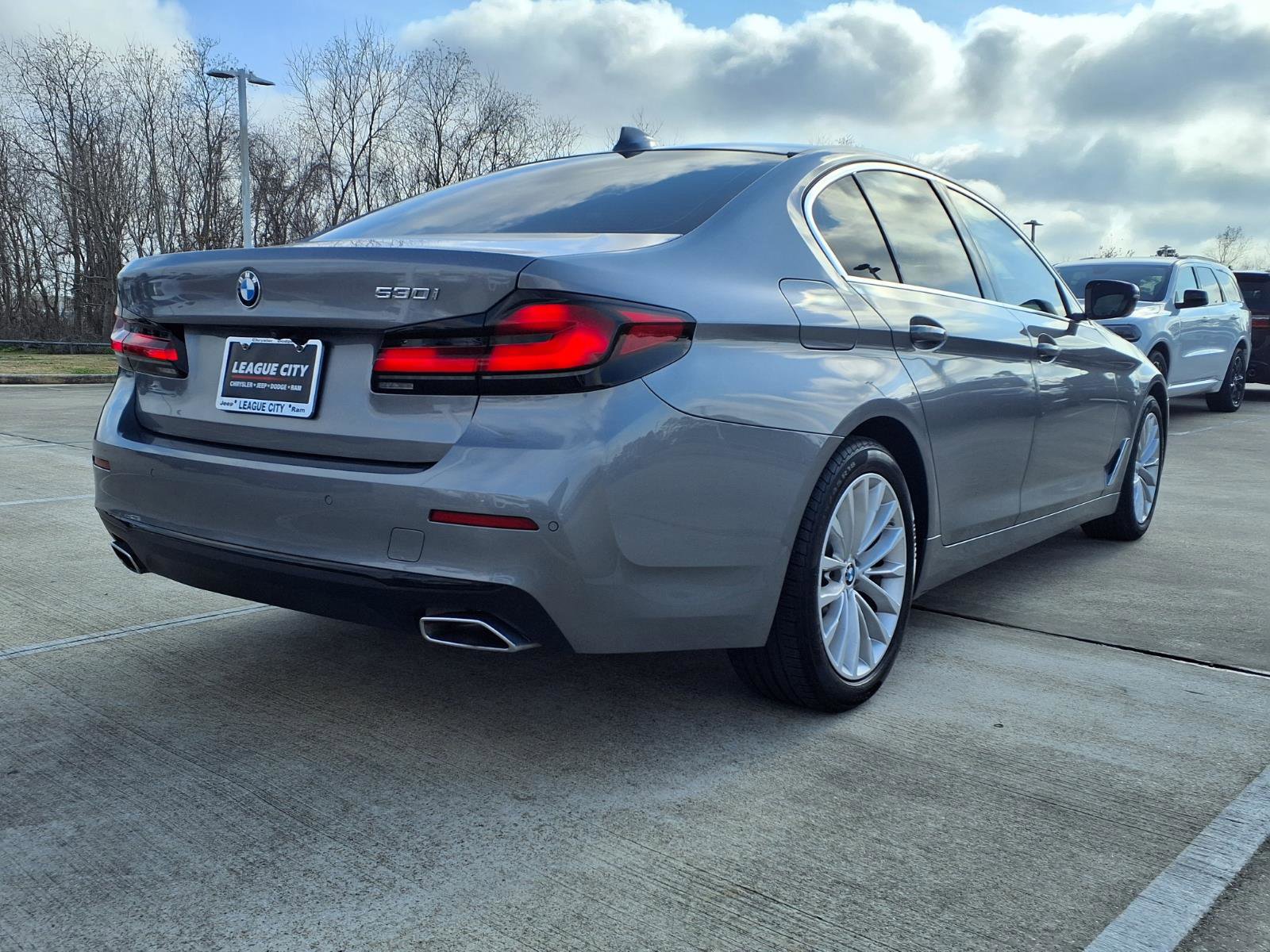 Used 2023 BMW 530i w/ Convenience Package image 4