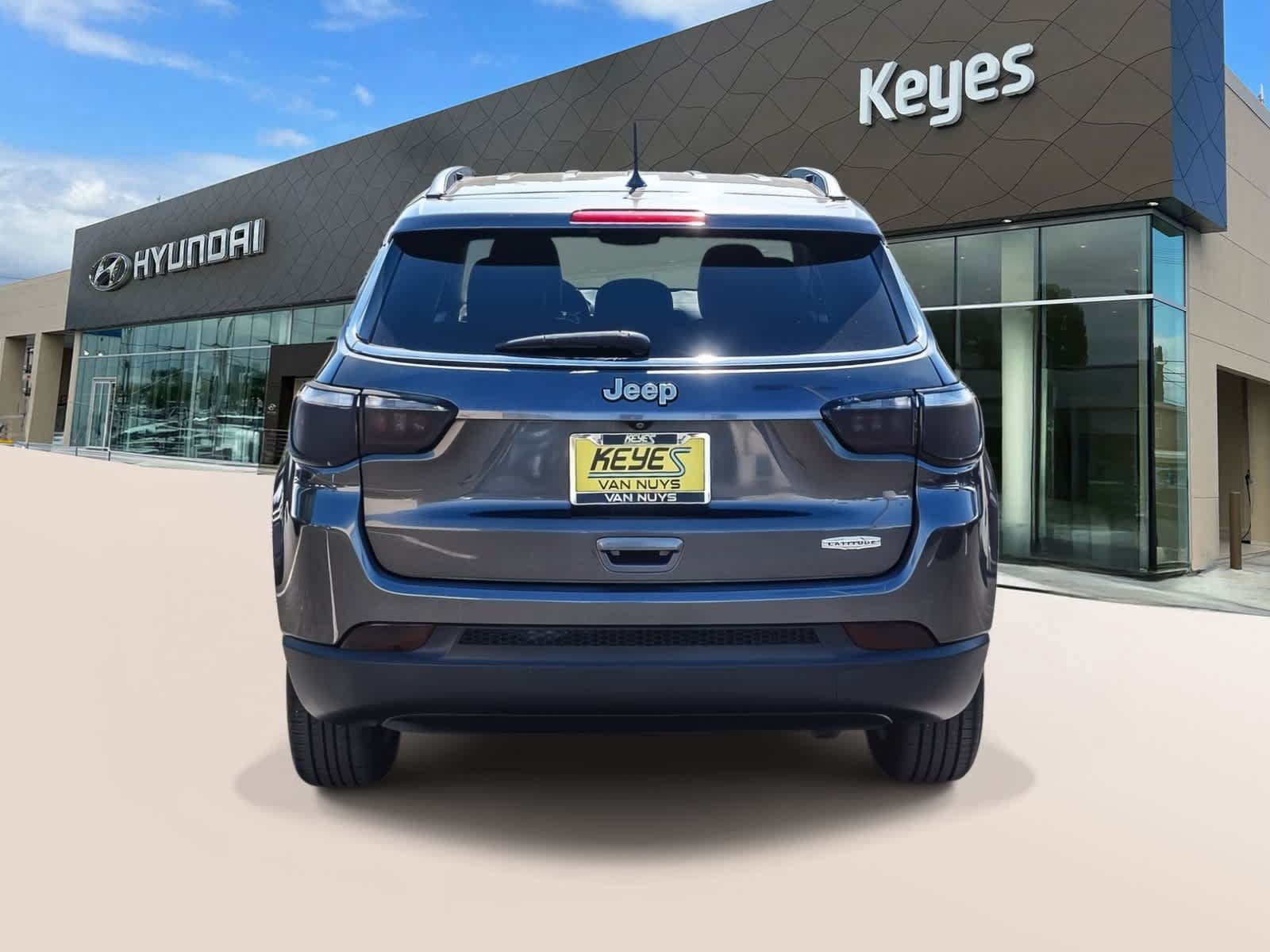 Used 2017 Jeep Compass Latitude FWD image 6