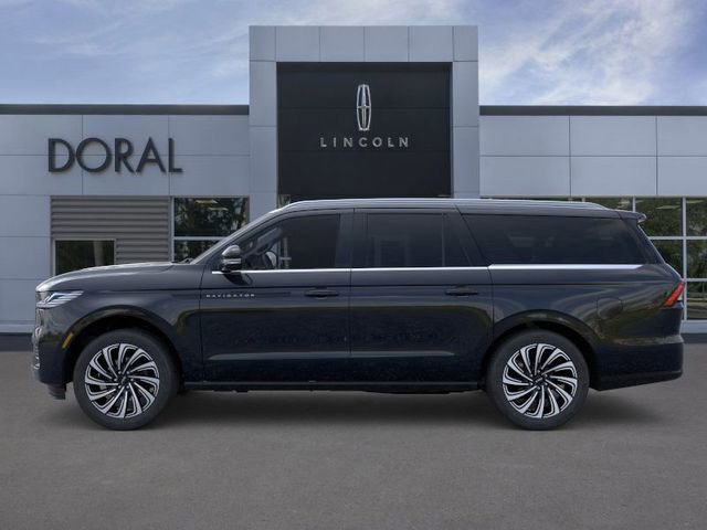 New 2025 Lincoln Navigator L Black Label image 3