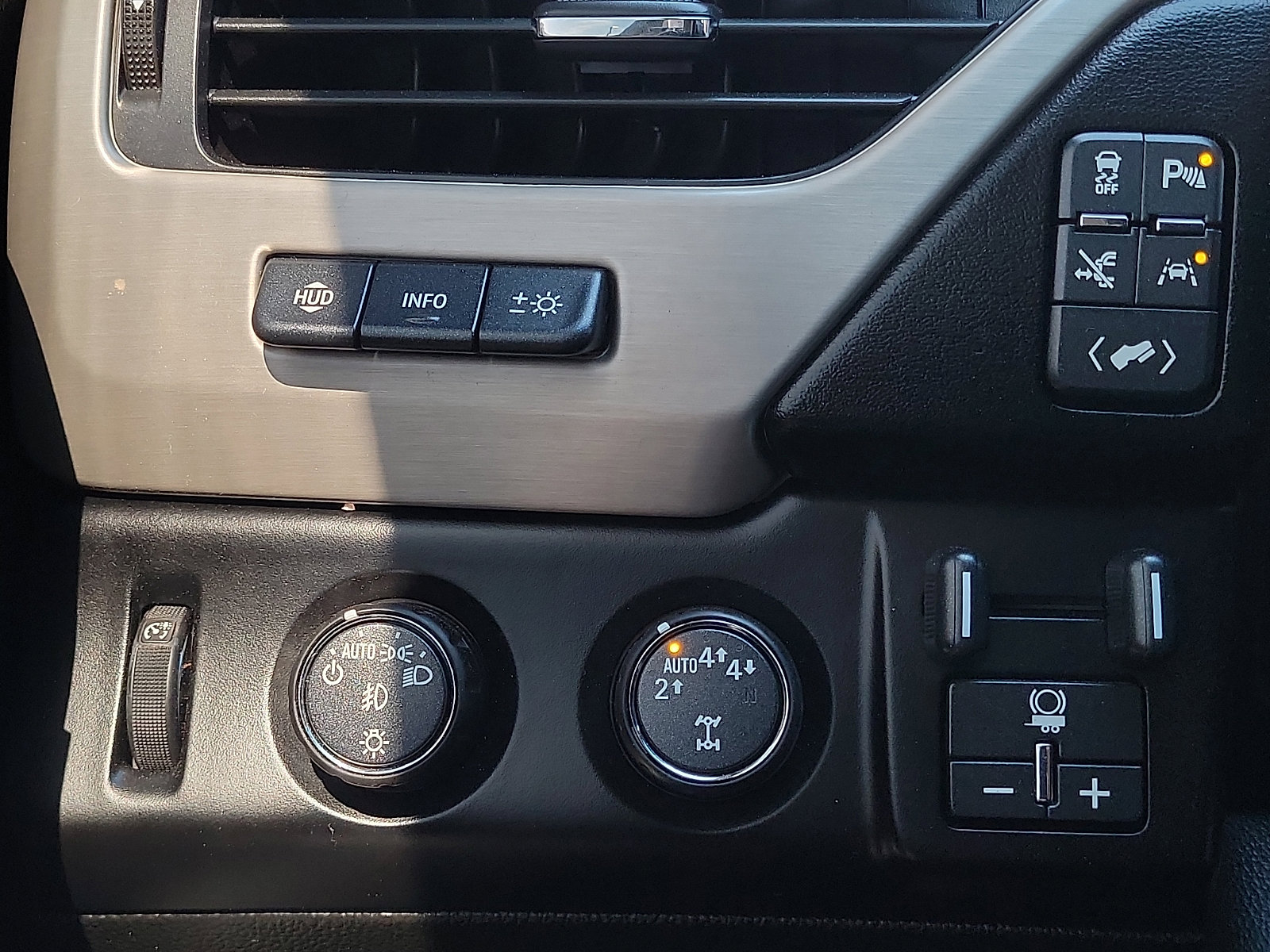 Used 2019 GMC Yukon Denali w/ Denali Ultimate Package image 16