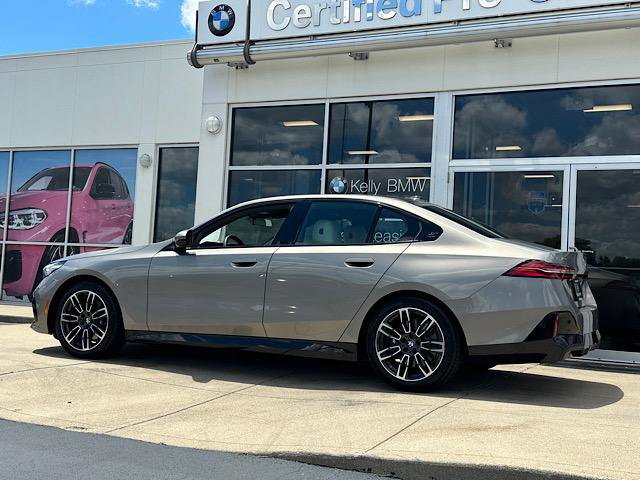 Certified 2025 BMW 530i xDrive AWD/4WD image 6