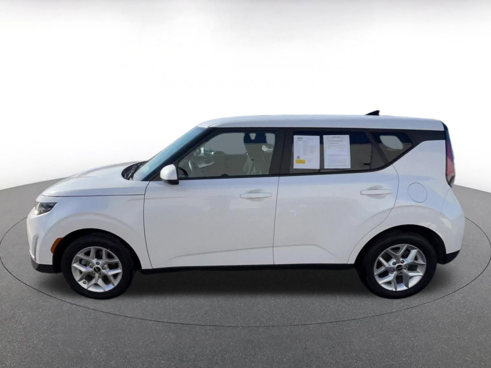 Used 2025 Kia Soul LX w/ LX Technology Package FWD image 7