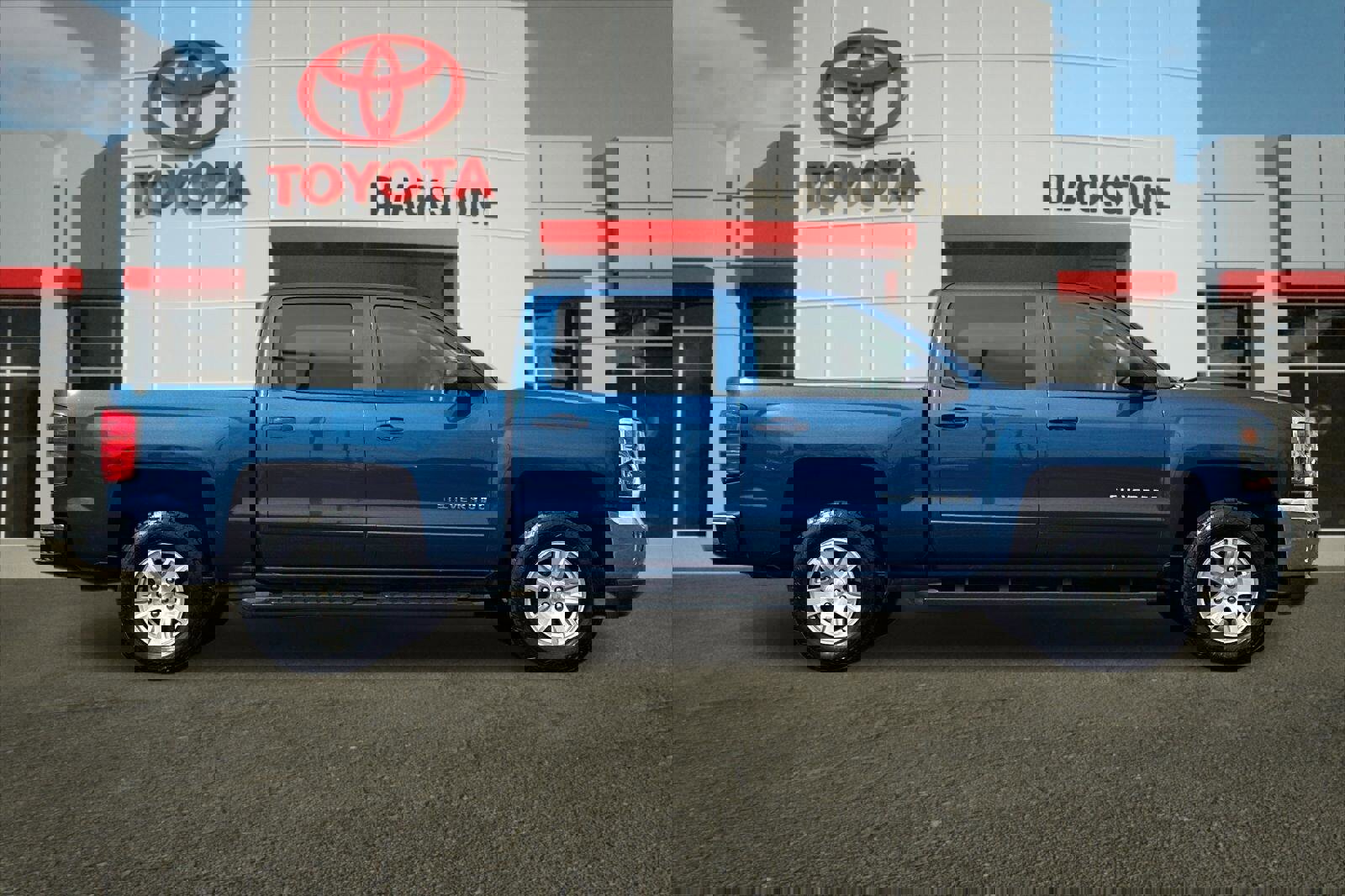 Used 2018 Chevrolet Silverado 1500 LT w/ All Star Edition image 2