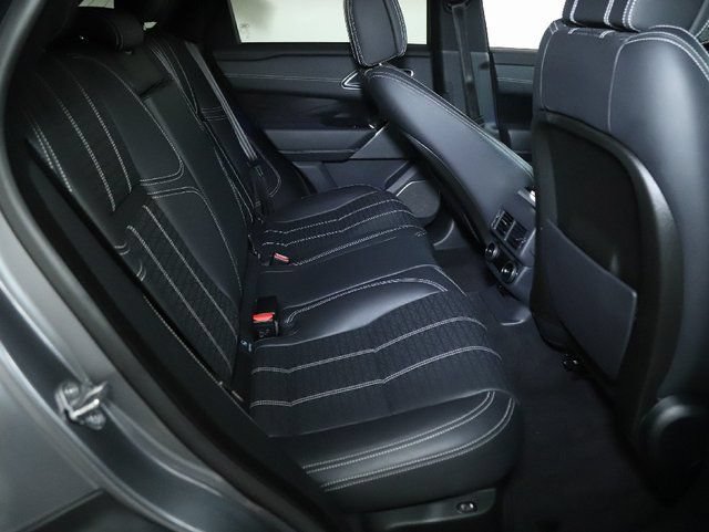 Used 2019 Land Rover Range Rover Velar R-Dynamic SE AWD/4WD image 30