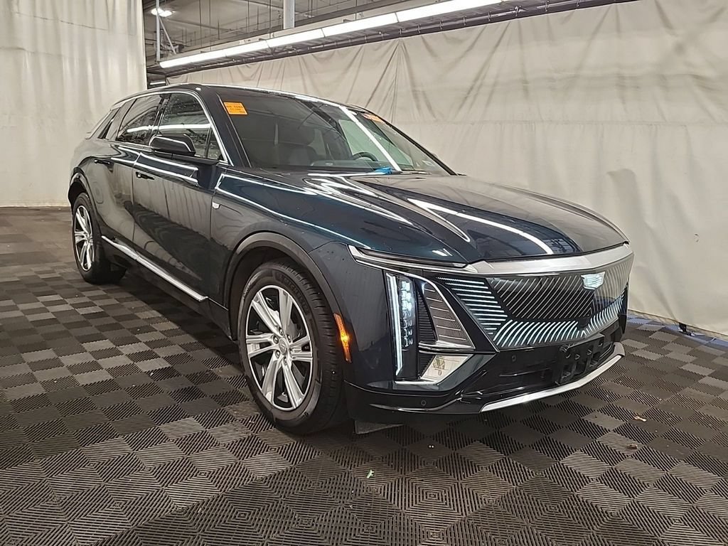 Used 2024 Cadillac Lyriq Tech RWD image 3