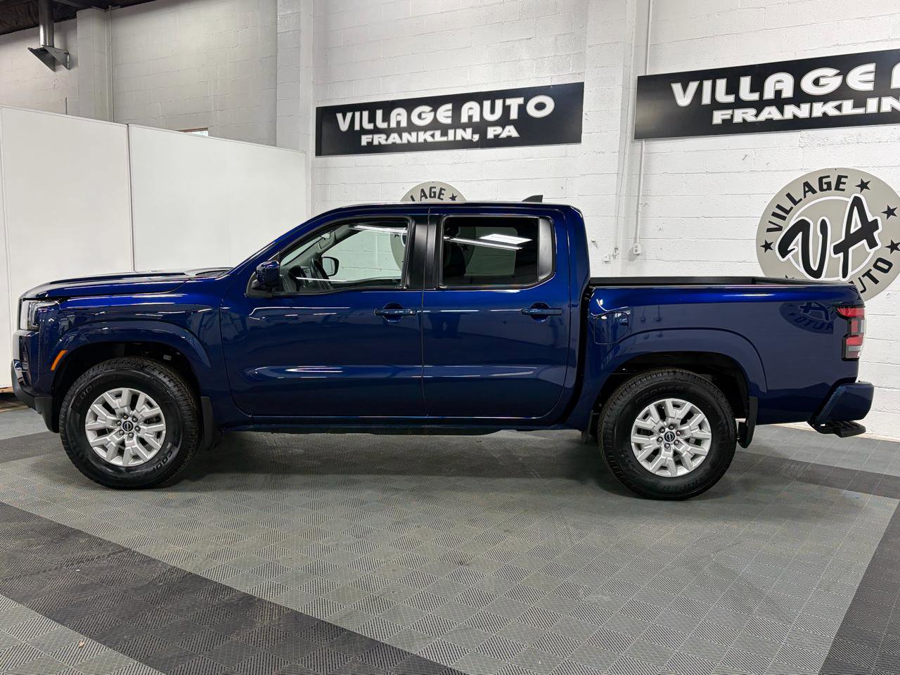 Used 2022 Nissan Frontier SV w/ Technology Package AWD/4WD image 8