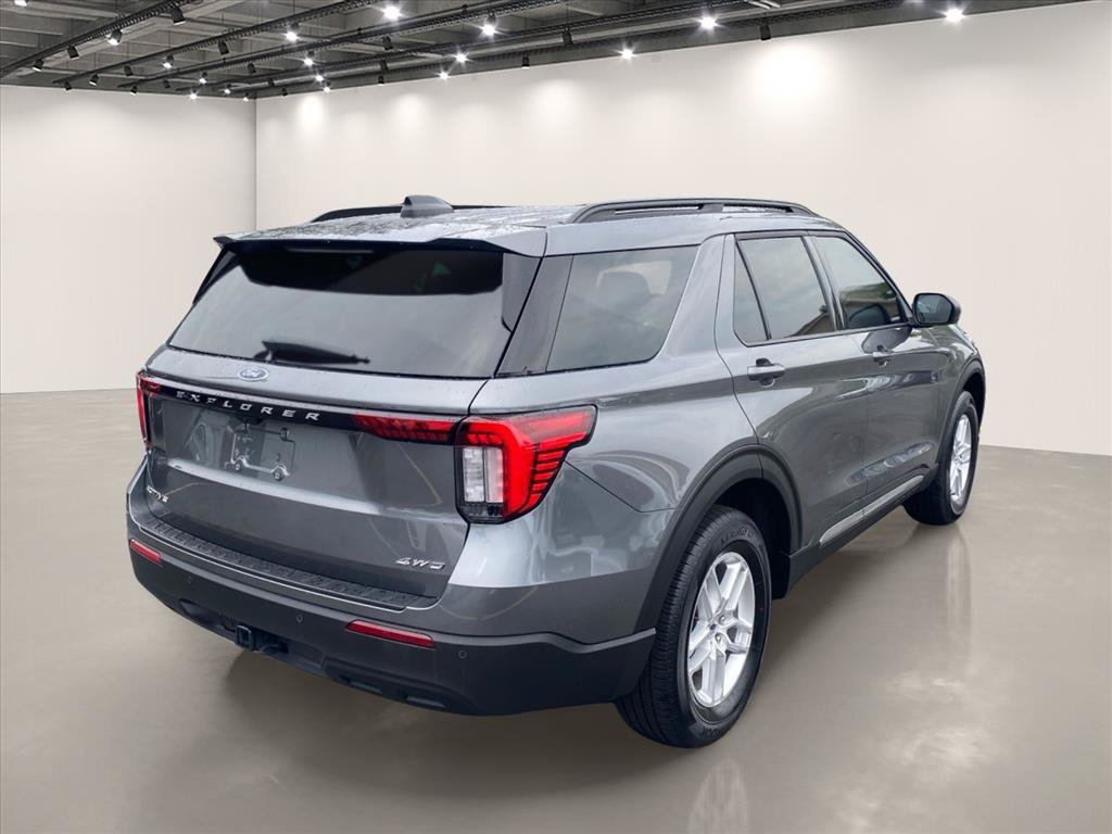 Used 2025 Ford Explorer Active AWD/4WD image 7