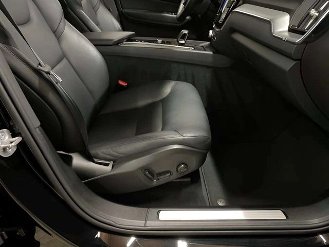 Used 2025 Volvo XC60 B5 Core AWD/4WD image 58