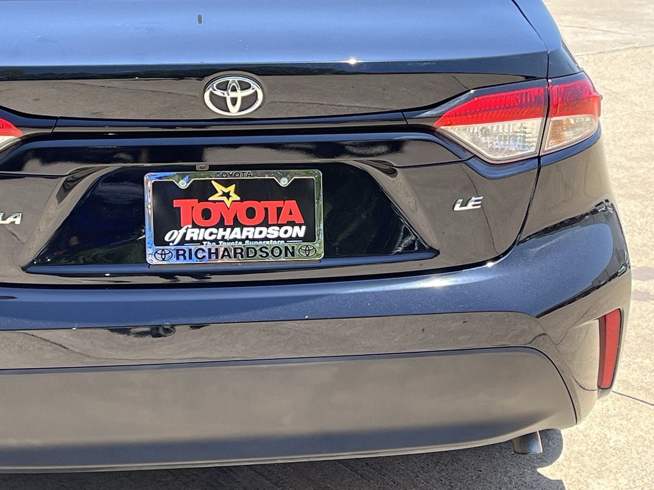 Used 2025 Toyota Corolla LE FWD image 6