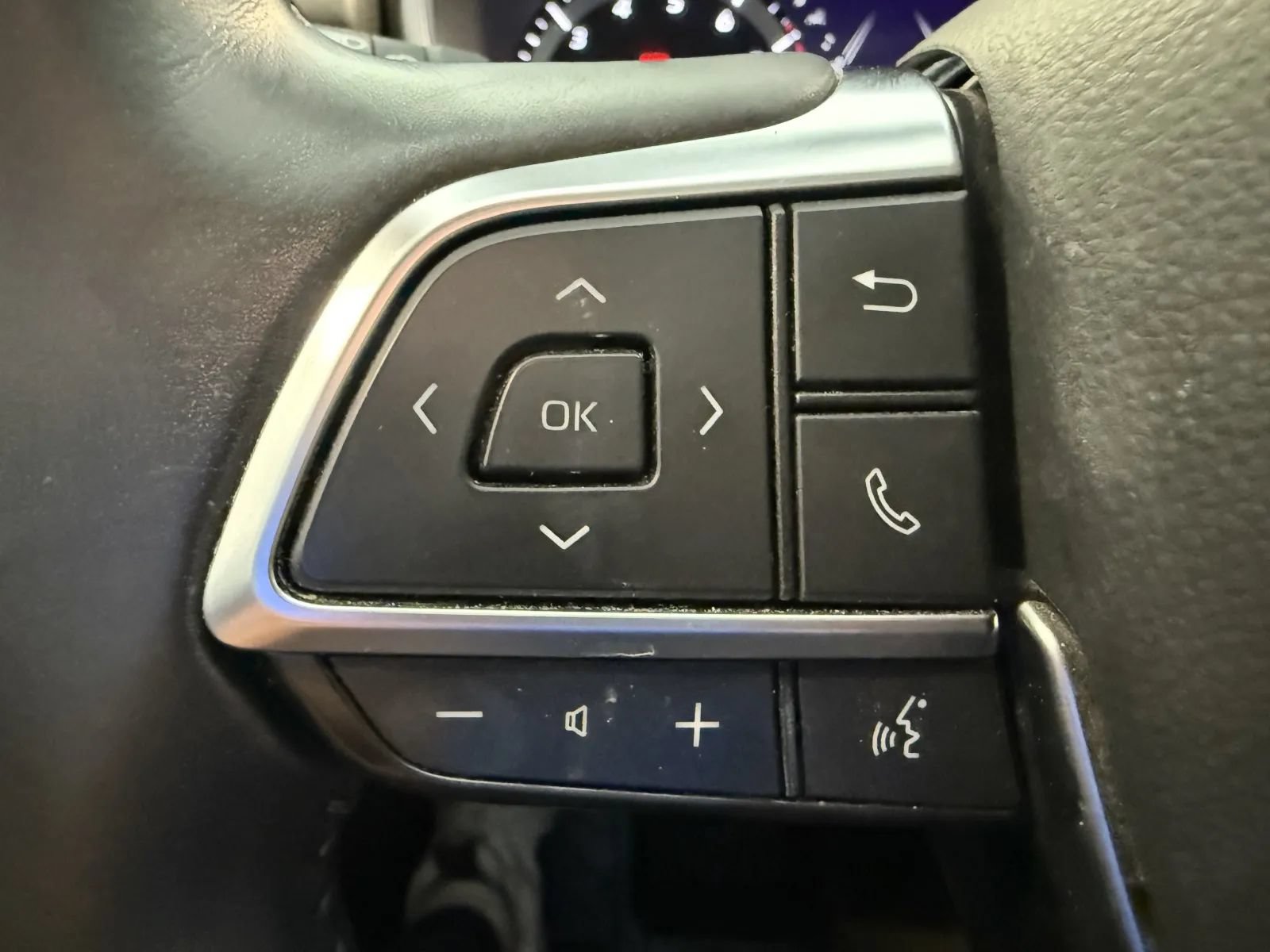 Used 2021 Toyota Highlander XLE AWD/4WD image 33