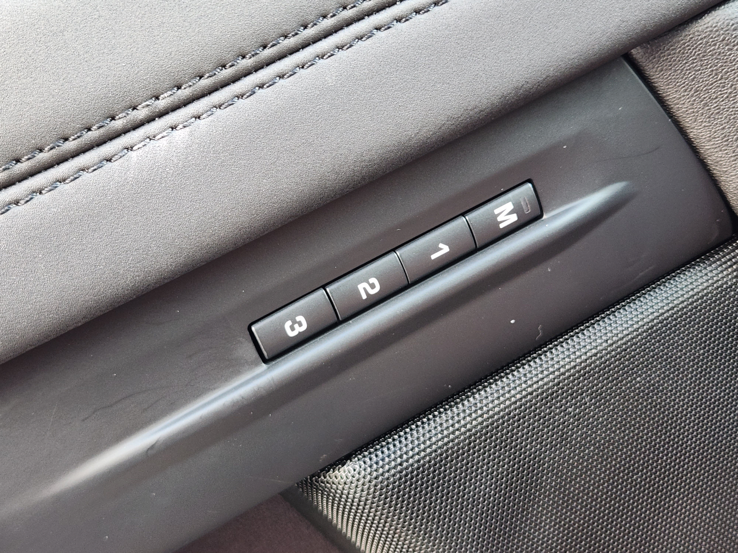 Used 2022 Land Rover Range Rover Evoque R-Dynamic SE AWD/4WD image 18