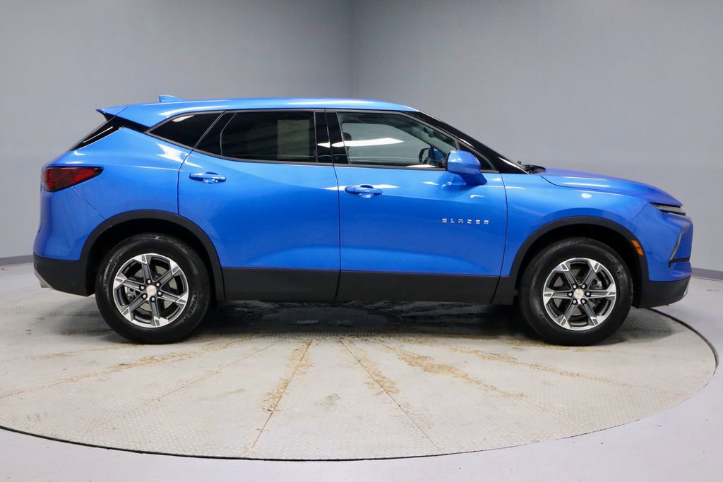 Used 2025 Chevrolet Blazer LT FWD image 14