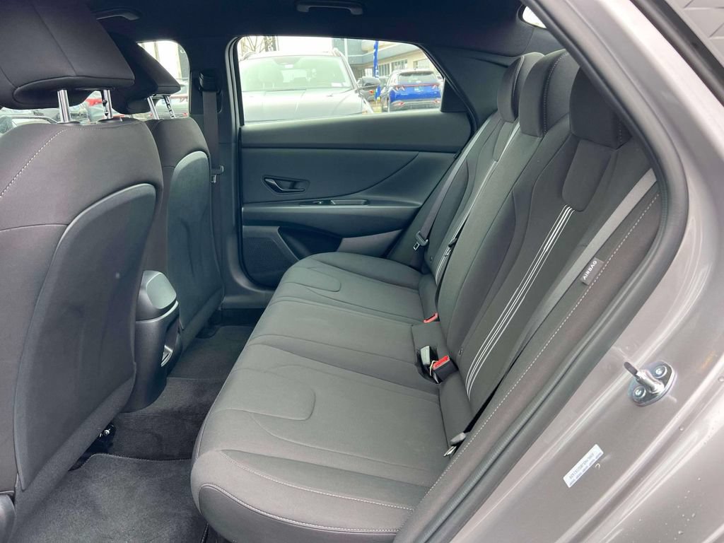 Used 2025 Hyundai Elantra SEL FWD image 10