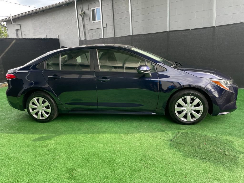 Used 2020 Toyota Corolla LE FWD image 2