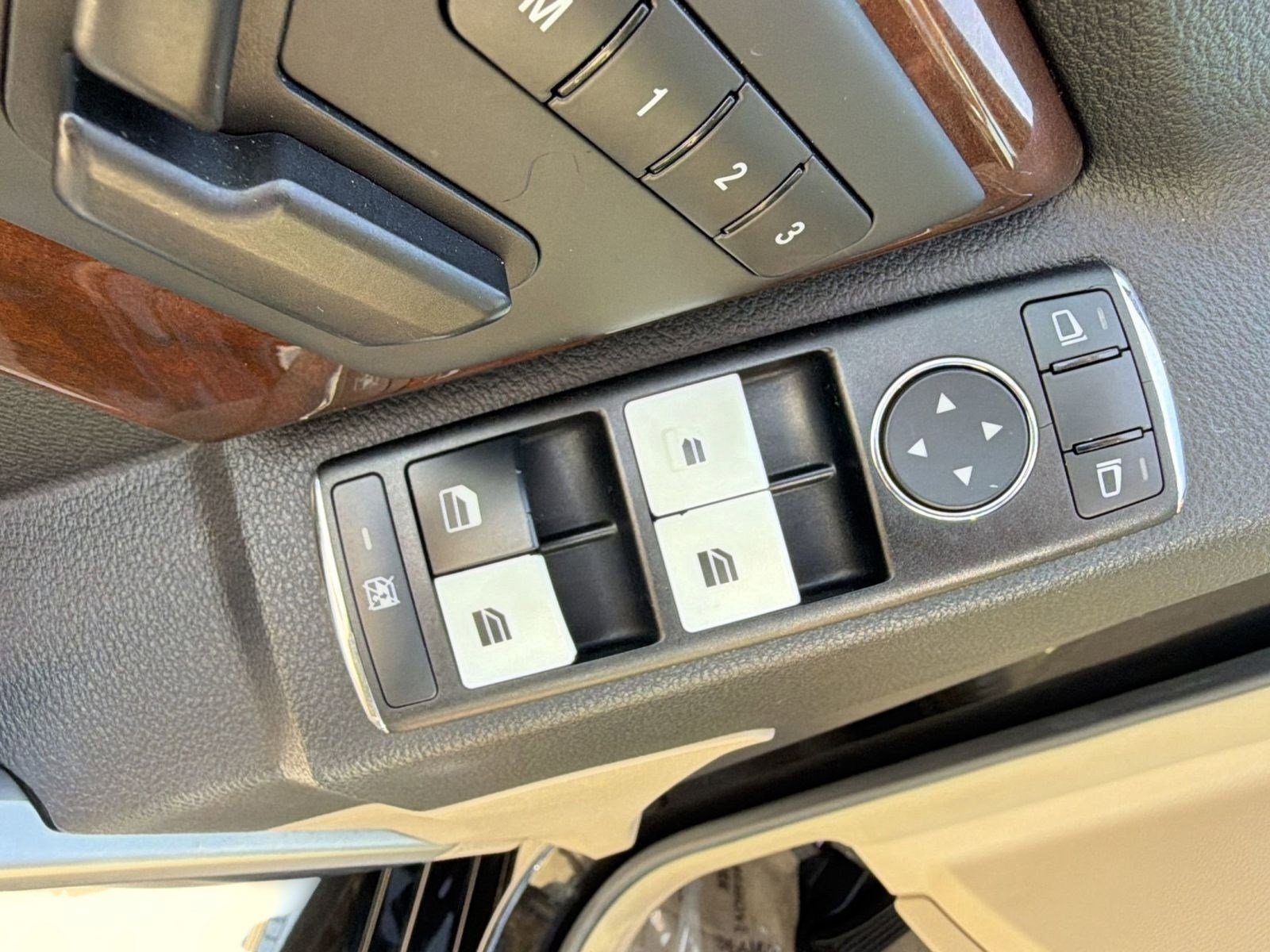 Used 2010 Mercedes-Benz GLK 350 4MATIC image 17