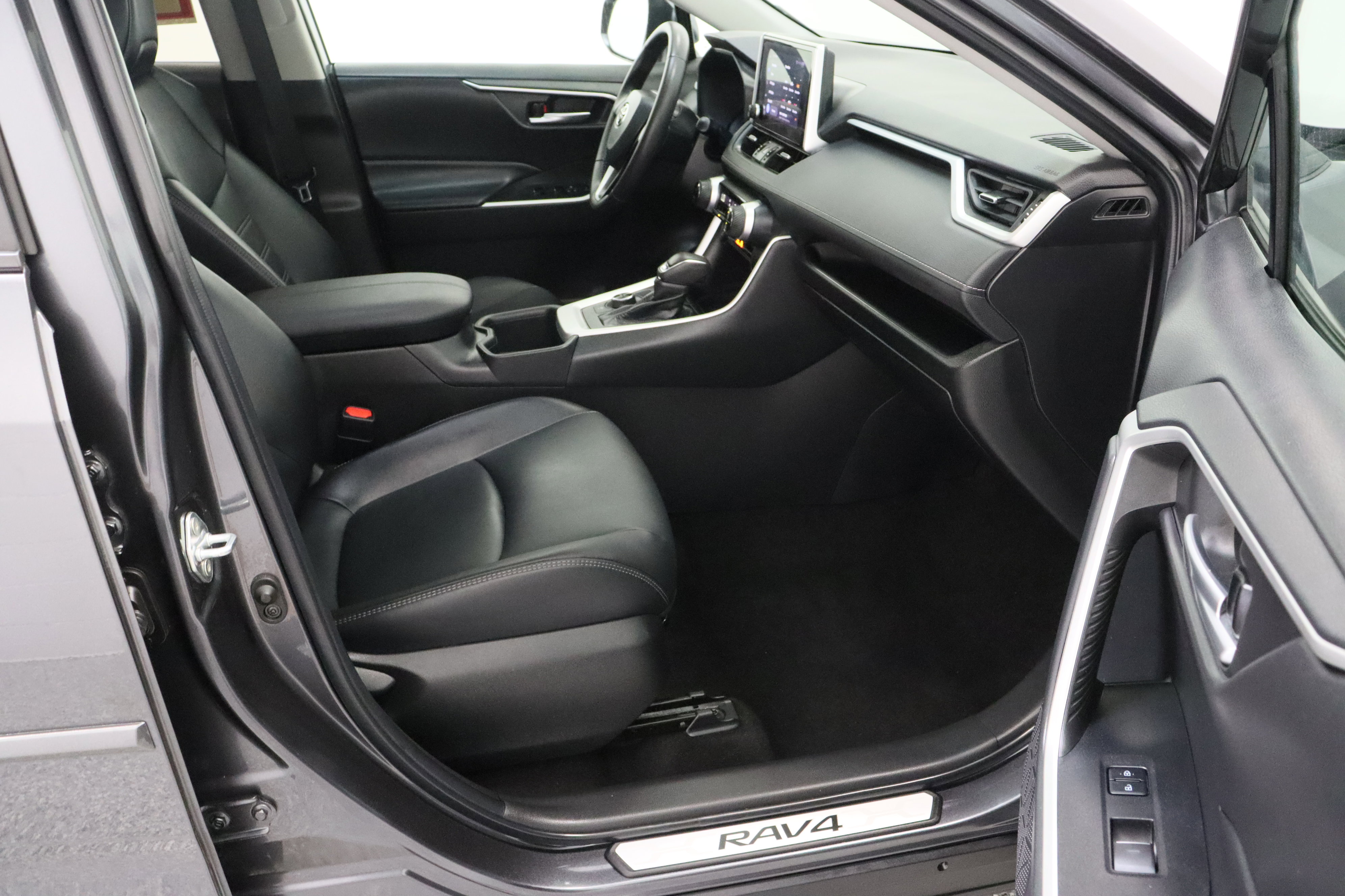 Used 2023 Toyota RAV4 XLE Premium AWD/4WD image 39