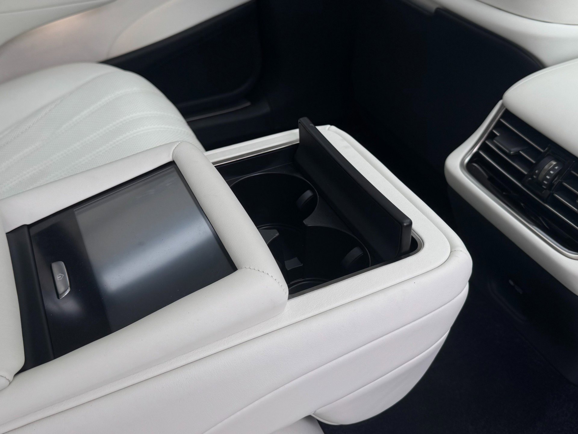 Used 2023 Lexus LS 500h AWD w/ Luxury Package image 63