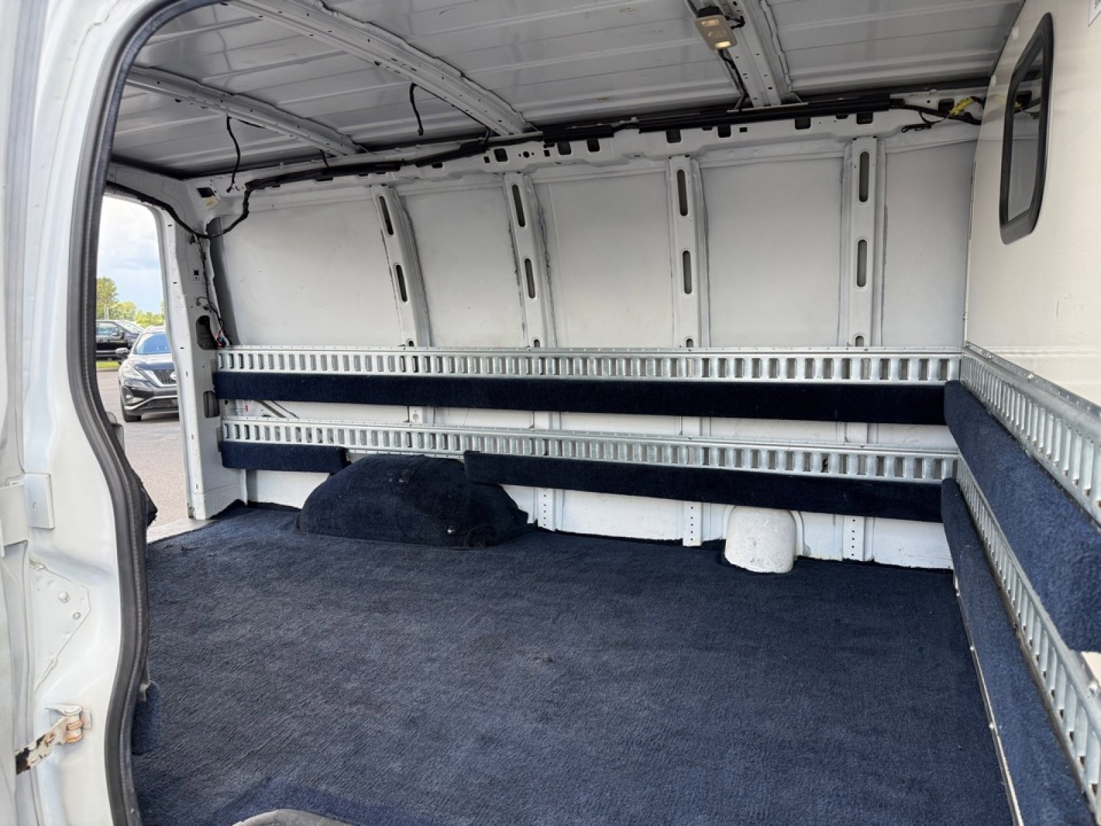 Used 2018 Chevrolet Express 2500 image 20