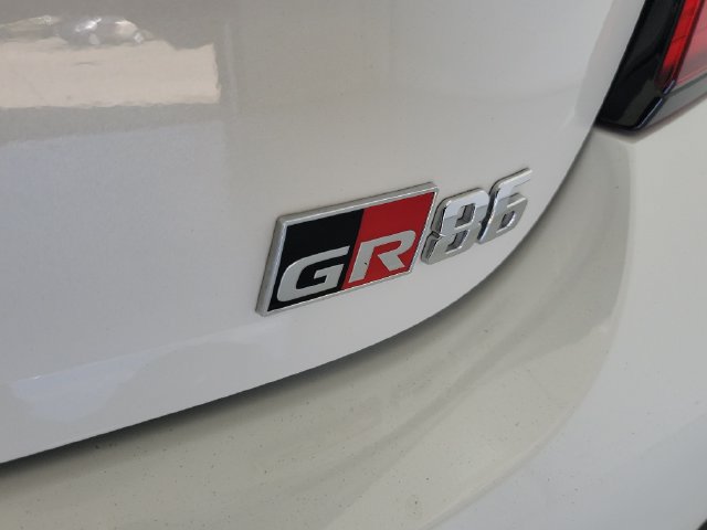 Used 2025 Toyota GR86 Premium RWD image 10